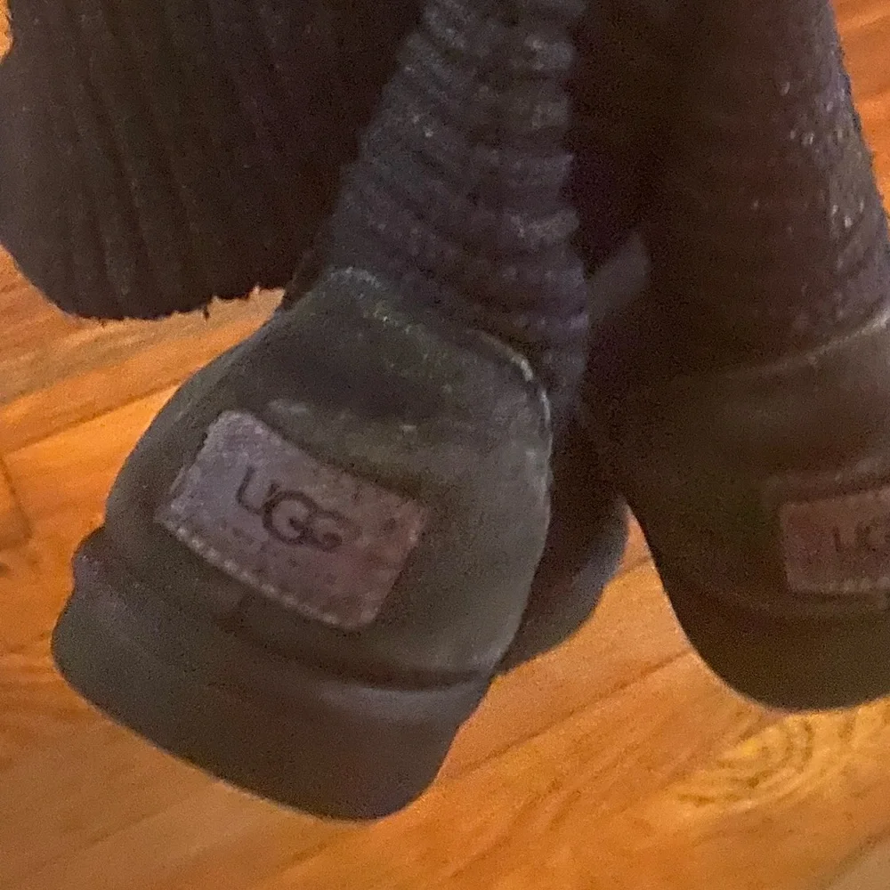 UGG Classic Black Cardy II, Ugg S/N 5819 - women’s Sweater & Suede Boot, 9 - Picture 6 of 12